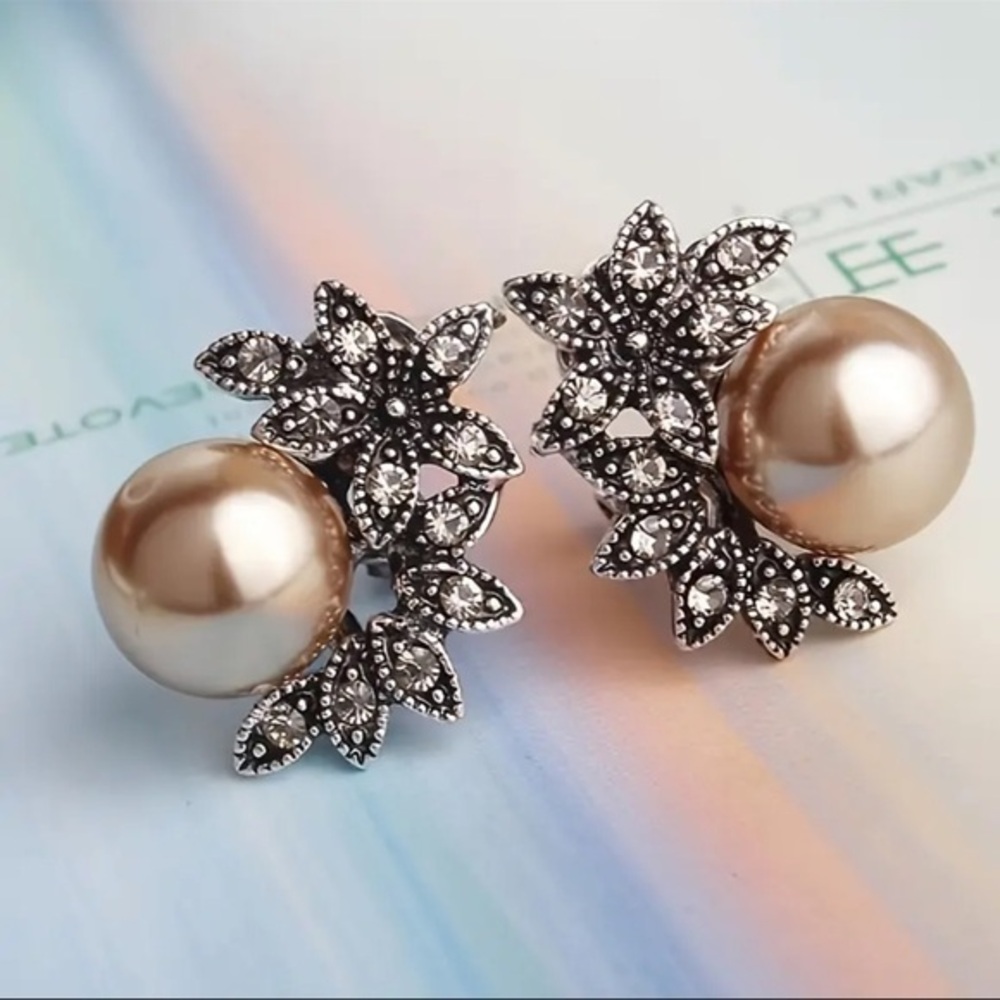 Coffee Pearl Silver Floral Stud Earrings – Vintage Style NWT